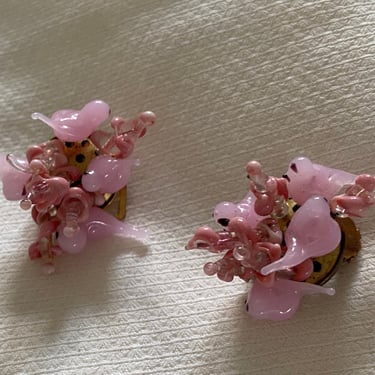 vintage Murano glass earrings / vintage blush pink Venetian murano glass garden bird cluster hand blown glass clip on earrings 