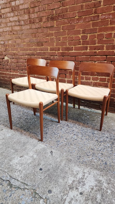 Set of 4 Moller model 75 Chairs