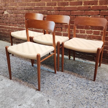 Set of 4 Moller model 75 Chairs