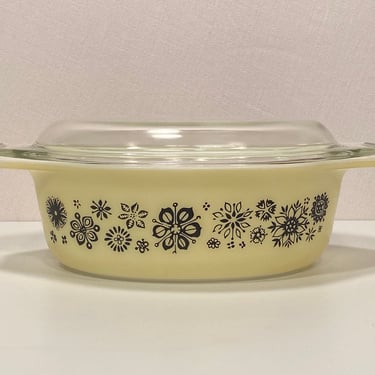 Pyrex Pressed Flowers 043 Casserole Circa 1957 