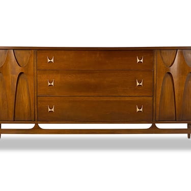 Broyhill Brasilia Credenza/Buffet in Walnut #6140-11, Circa 1960s - *Please ask for a shipping quote before you buy. 