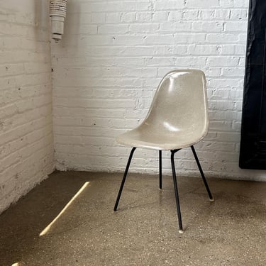 Gray Fiberglass Herman Miller Eames Sode Chair on Black H Base. Free Shipping. 