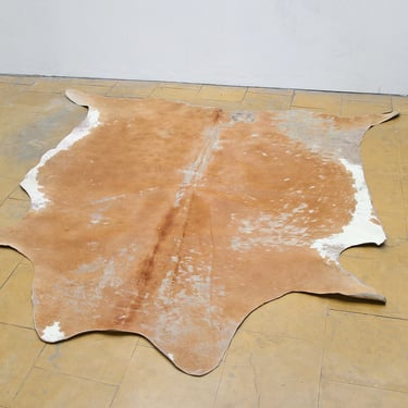 Large Vintage Tan Argentine Cow Hide Brown White Rusty Tanned Studio Retro Mid Century Modern Area Rug Accent Rustic Industrial Leather Skin 