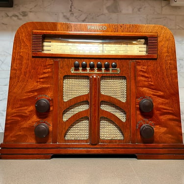 Restored 1940 Philco 3-Band AM Shortwave Art Deco Radio 40-145T, Trapezoid Case 