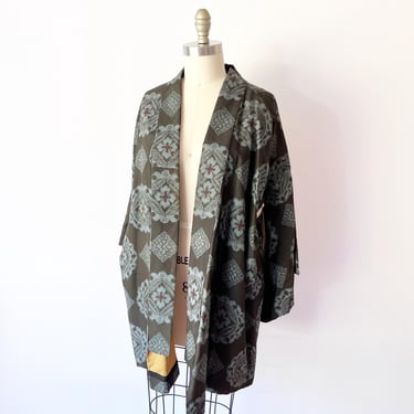 ONE SIZE Vintage Japanese Haori Short Jacket Kimono Japan / Brown and Blue Medallion Print 