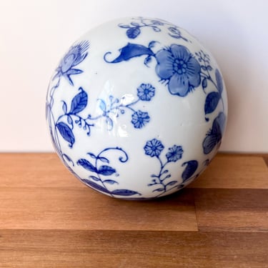 Vintage Porcelain Blue and White Decorative Ball. Chinoiserie Ceramic Carpet Ball. 