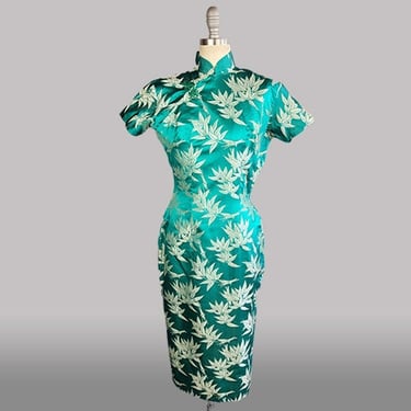 1950s Cheongsam Dress / 1950s Green Silk Cheongsam / Green Cheongsam / Bamboo Print / Wiggle Dress / Size Small 