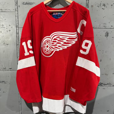 Vintage Red Wing Hockey Jersey Retro Detroit NHL Apparel Yzerman 19 