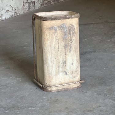 1920s from vintage, modern and artisan home decor stores in Chicago