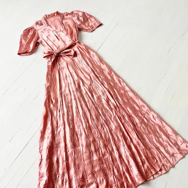 1940s Textured Pink Satin Puff Sleeve Dress / Robe 