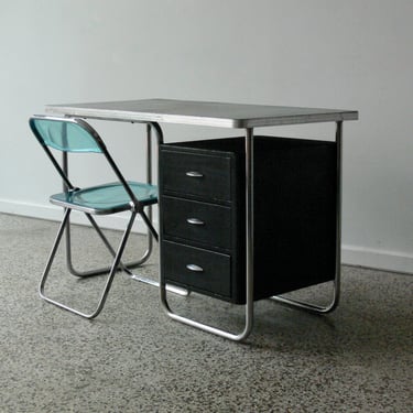Bauhaus Inspired Art Deco Chromed Table In the Manner of Wolfgang Hoffmann for Howell 