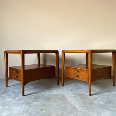Mid-Century Heritage Henredon End Tables / Nightstands - a Pair 