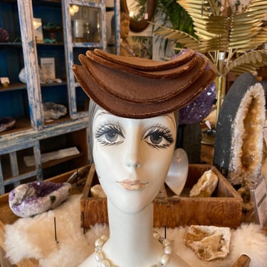 1940s accordion hat, brown wool, vintage 40s hat, velvet bows, new york creation, 40s fashion, avant garde style, film noir 