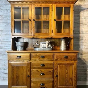 Beautiful Oak Hutch 