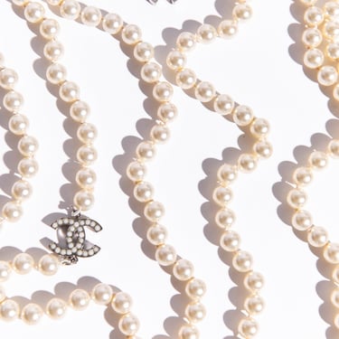 CHANEL Long Pearl Necklace