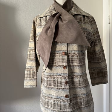 Vintage 60s 70s Mod Micro Suede Dress/Housecoat with Wingtip Collar; 70s Bohemian Novelty Tunic Shift Dress with Wooden Buttons M 