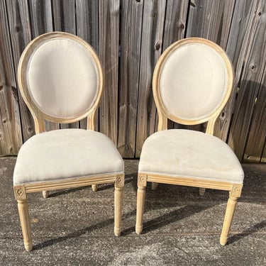 Pretty pair of beautiful French country chairs 