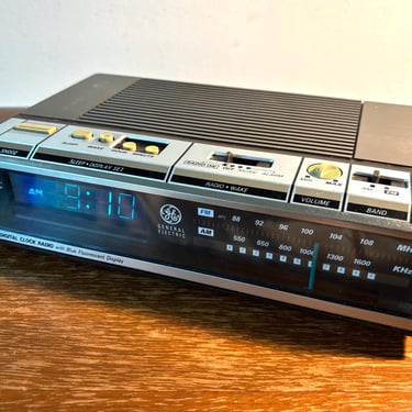 Vintage 1977 General Electric Model 7-4646A Digital FM/ | Tori