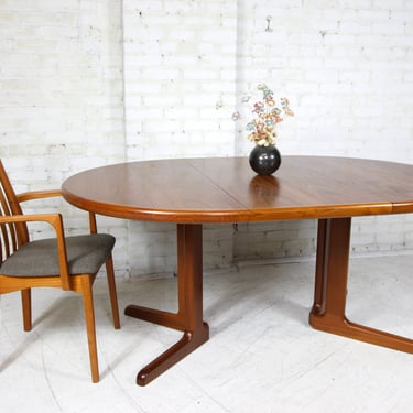 Vintage MCM Scandinavian teak round dining table w/ extension leaf by vejle stole møbelfabrik | Free shipping only in NYC and Hudson Valley 