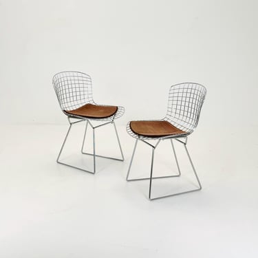 Set of 2 Mid century wire Chrome side chairs by Harry Bertoia, Italy 1980s 