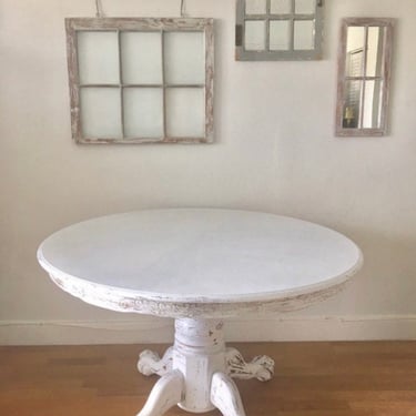 Round Dining Table 