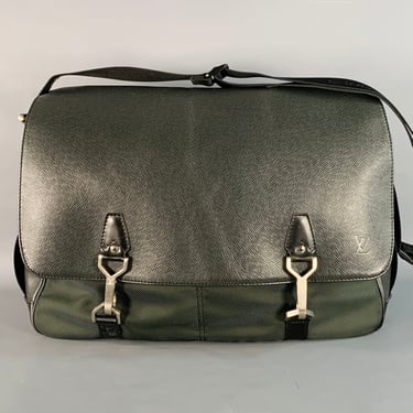 LOUIS VUITTON Dersou Taiga Black Green Nylon Twill Leather Messenger Bag