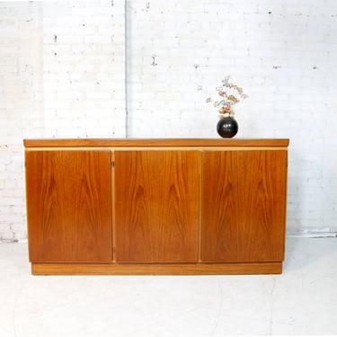 Vintage mcm teak 5 drawer credenza by SKOVBY furniture mfg Danmark | Free delivery in NYC and Hudson Valley areas 