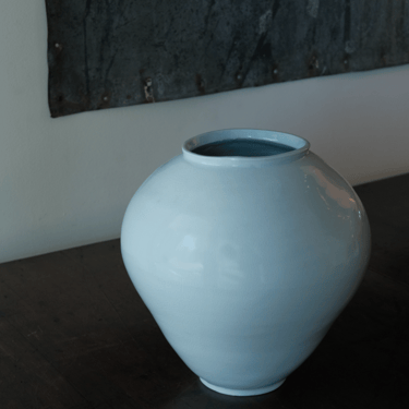 CIRILO DOMINE CELADON LIGHT MOON VASE