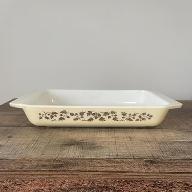 Vintage Pyrex Golden Acorn 548 Space Saver Casserole Dish 