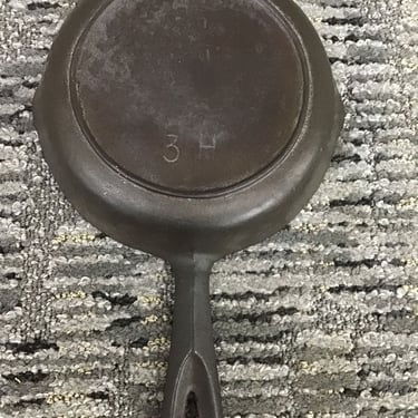 No. 3 B.S.R. Red Mountain Cast Iron Skillet (Seattle)