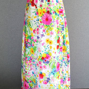 1970s - Maxi - Floral Wrap Skirt - by Personal / Leslie Fay - Ruffled Edge - 26" Waist 