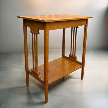 Arts and Crafts / Art Nouveau Oak Side Table – Early 1900s Antique Oak Accent Table with Pierced Sides 