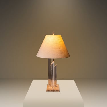 Hollywood Regency Geometric Sculptural "Skyscraper" Prism Table Lamp in Translucent Lucite, USA, c. 1970's 