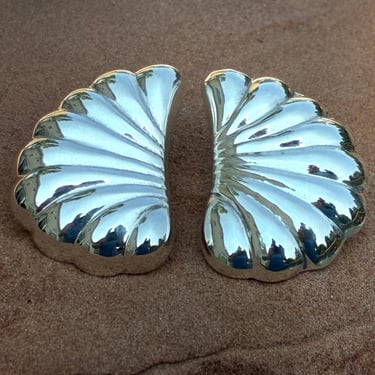 Clam Shell Scalloped Seashell Beach Girl Puffy Sterling Silver Vintage Post / Stud Earrings 