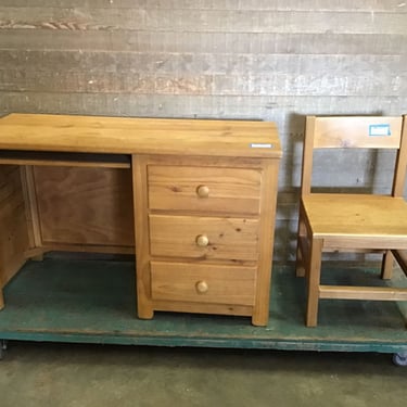 Pine Desk w/ Chair (Tacoma)