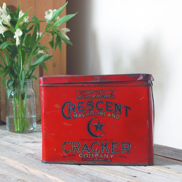 Antique Crescent Cracker tin  / vintage Tom Thumbs cracker tin / vintage food advertising tin / rustic decor / farmhouse decor / vintage tin 