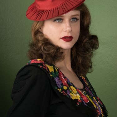 1940s Tilt Hat - Jaunty Red 40s Brimmed Tilt Topper by Draper New York Creations in Felt and Pleated Grosgrain 