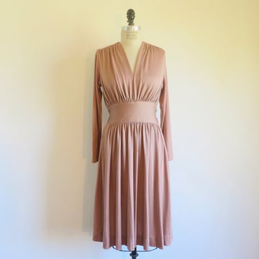 1970's Nude Beige Jersey Knit Dress Ruching Long Sleeves Tie Back V Neckline 70's Spring Summer Dresses Joy Stevens Small/Medium 