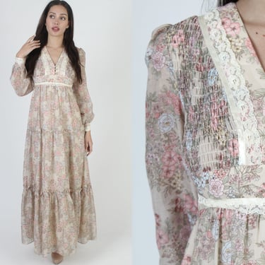 Pretty Floral Romantic Long Bohemian Wedding Dress / 70s Country Prairie Smocked Bodice / Vintage Elastic Bust Festival Maxi Gown 
