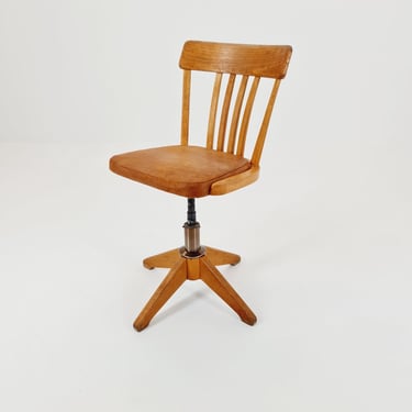 Bauhaus swivel office chair in solid wood By SEDUS 1930s 