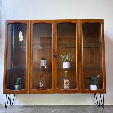 Lane furniture curio display cabinet on hairpin legs 