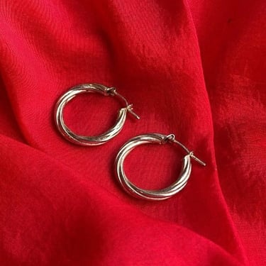 EH144 small wavy hoops