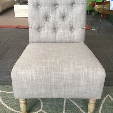 Tufted ‘Oatmeal’ Colored Chair (Seattle)