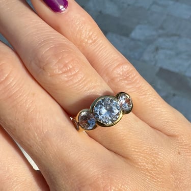 Stunning Vintage Bezel Crystal Gold Ring Size 6