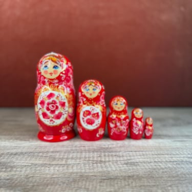 Traditional Russian Hand-Painted Matryoshka Wooden Stacking Figures Folk Art Nesting Dolls Red & Gold Decor Set of 5 