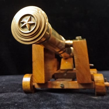 cj/ Antique Brass Signal Cannon Miniature with Tampion On Wheels