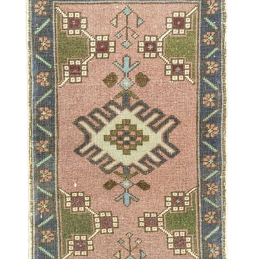 Vintage Turkish Mini Rug No. 681 | 1'8 x 2'11