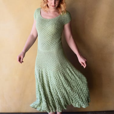 1950s knit dress . vintage 50s green dress . size s to m 