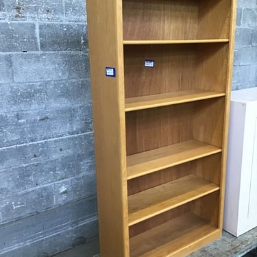 Oakey Bookshelf (Seattle)