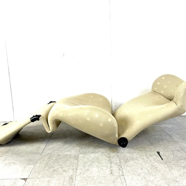 Wink easy chair designed by Toshiyuki Kita for Cassina, 1980s - Postmodern lounge chair - vintage chaise longue - fabric lounge chair 